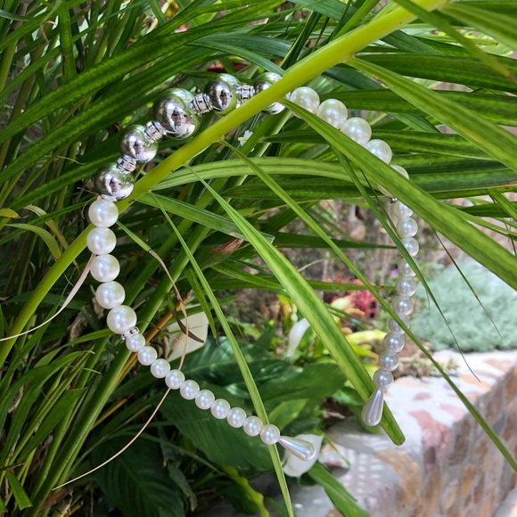 Classic White Pearl Headband - Picture 2 of 4